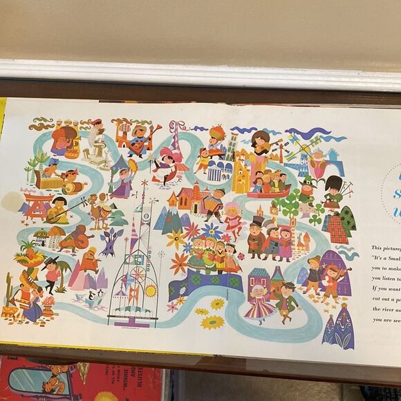 1964 Disneyland Its A Small -book & long playing record - Picture 9 of 10